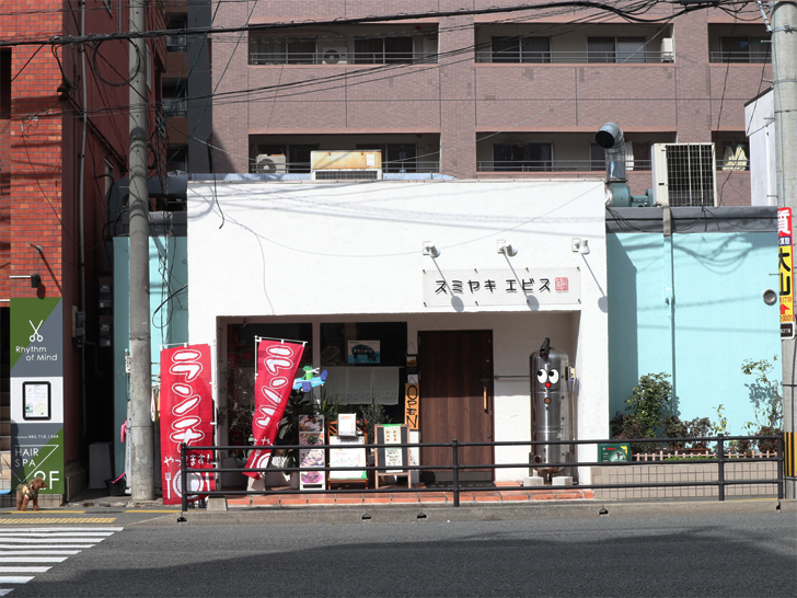 薬院大通り沿いにある