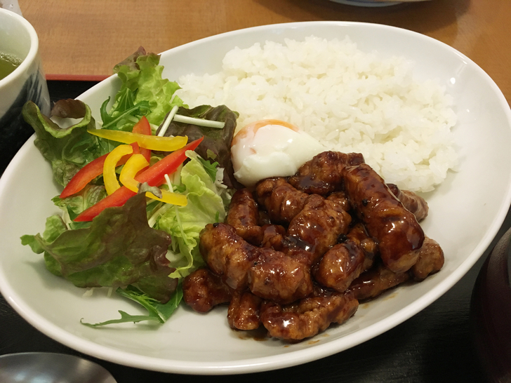 切り落としカルビディッシュ温玉のせ 1,000円（税別）