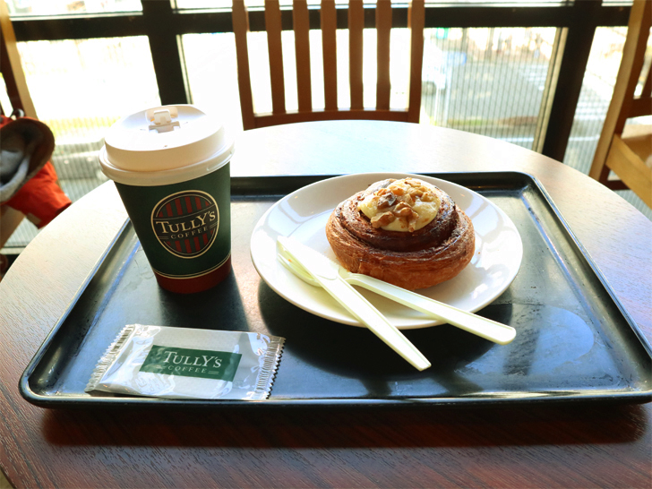 【天神】3階からの眺めが最高！「タリーズコーヒー 天神店」レポート：「カフェラテ」と「シナモンロール」