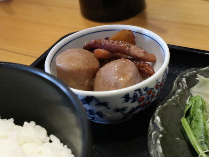 【薬院】日替わりお魚定食が美味い！「魚けん 薬院店」グルメレポート：里芋とタコの煮つけ