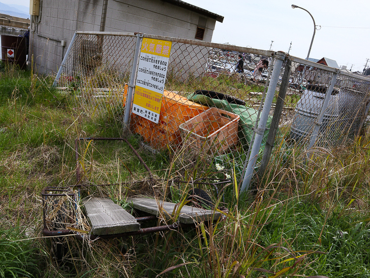 島民328人に対し「猫民100匹」！「相島（あいのしま）」に行ってきた：フェンス、ミカン箱、ボロボロのリヤカー
