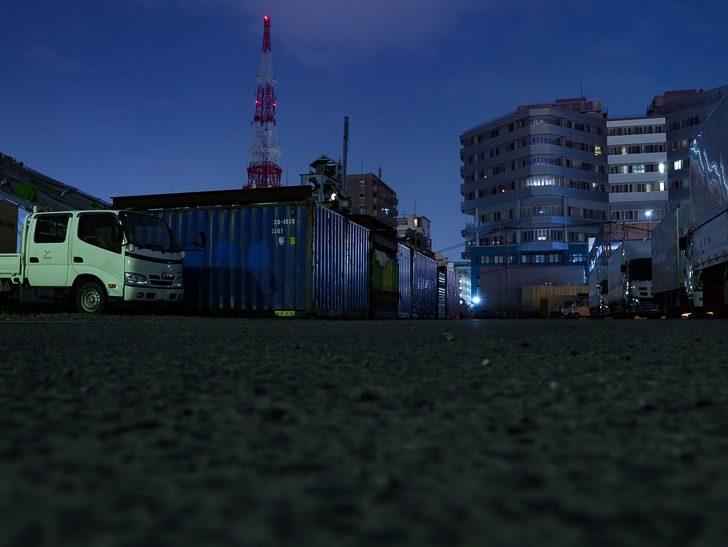 癒される異空間「深夜の須崎ふ頭」を散歩：コンテナやトラック