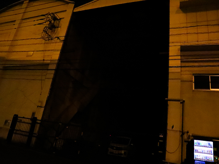 癒される異空間「深夜の須崎ふ頭」を散歩：暗過ぎて永遠に続く洞窟のよう
