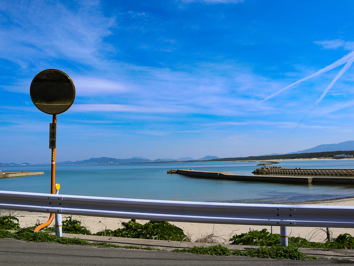 「西鉄新宮駅～相島渡船新宮待合所」までの徒歩ルートが絶景だった：海とカーブミラー