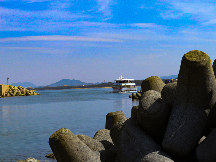 「西鉄新宮駅～相島渡船新宮待合所」までの徒歩ルートが絶景だった：テトラポット