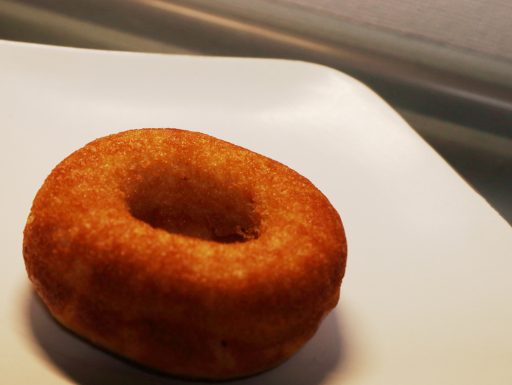 【薬院】可愛くて優しい焼きドーナツ屋さん「よつばドーナツ」グルメレポート：オリジナルプレーン（150円）