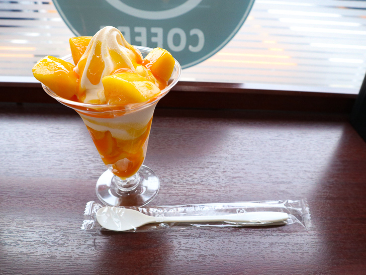 【南区大楠2丁目】静かな並木道をゆったり散歩：「アップルマンゴーパフェ」到着！