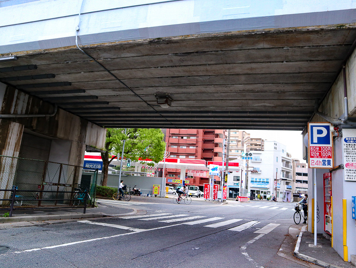 【南区大楠2丁目】静かな並木道をゆったり散歩：高架下