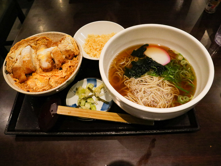 ミニかつ丼セット（780円）
