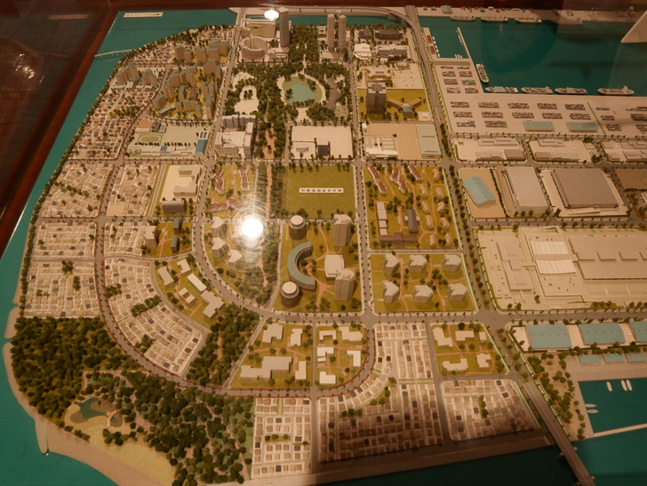 【ベイサイドプレイス博多（昼）】を思う存分満喫！： 博多ポートタワー：アイランドシティのジオラマ