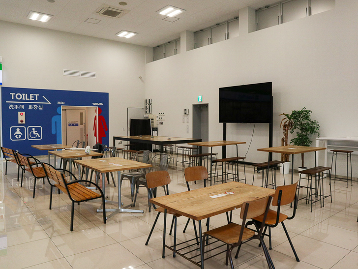 【博多区沖浜町】海に面した不思議なエリアを散歩： ハーバーシティ：休憩所