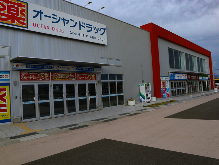 【博多区沖浜町】海に面した不思議なエリアを散歩： ハーバーシティ（左側を撮影）