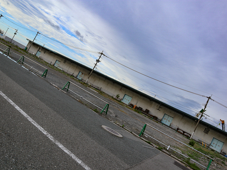 【博多区沖浜町】海に面した不思議なエリアを散歩： 倉庫