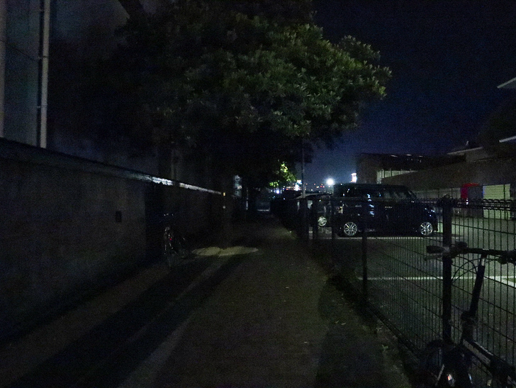 【ベイサイドプレイス博多（深夜）】やっぱり夜の海は良い： メインルートを反れて裏道へ行きます・・・