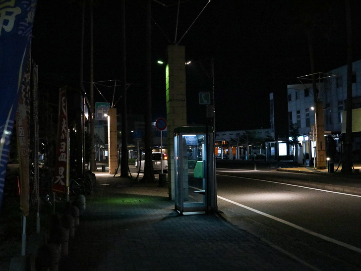 【ベイサイドプレイス博多（深夜）】やっぱり夜の海は良い： 公衆電話