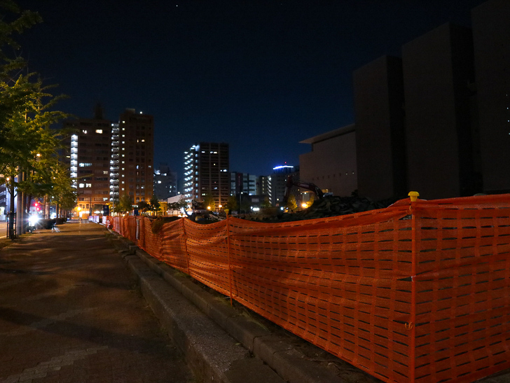 【ベイサイドプレイス博多（深夜）】やっぱり夜の海は良い： 工事現場