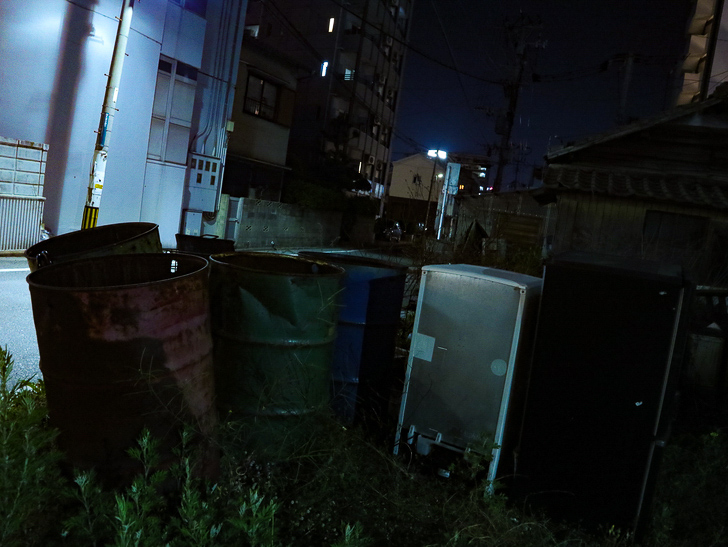 【ベイサイドプレイス博多（深夜）】やっぱり夜の海は良い： 錆びたドラム缶