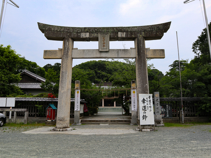 【西公園／光雲神社】まるで“千と千尋”。異空間を散歩： 「光雲神社」入り口の鳥居