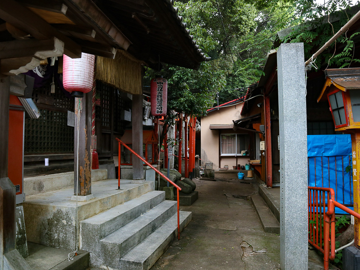 【西公園／光雲神社】まるで“千と千尋”。異空間を散歩： 中司孫太郎稲荷神社