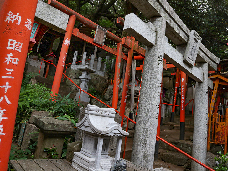 【西公園／光雲神社】まるで“千と千尋”。異空間を散歩： 中司孫太郎稲荷神社