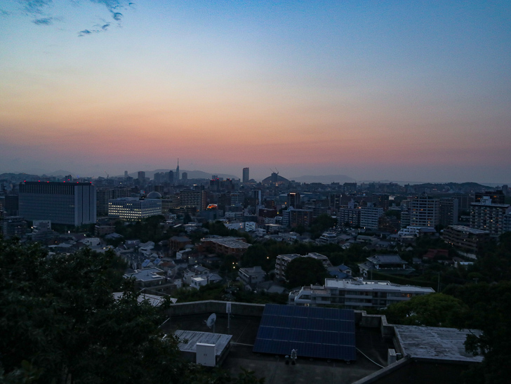 たぶんこの写真の一番左の建物が「ＭＪＲ六本松」