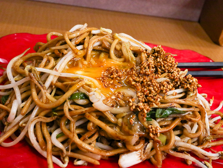 玉子と辛ゴマをクラッシュ！