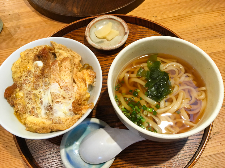 かつ丼セット（880円）