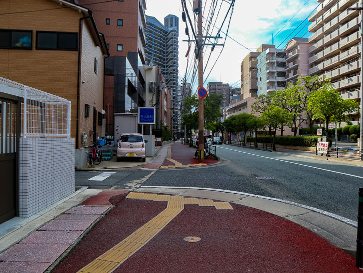 コナミと城南区役所の間の通り2