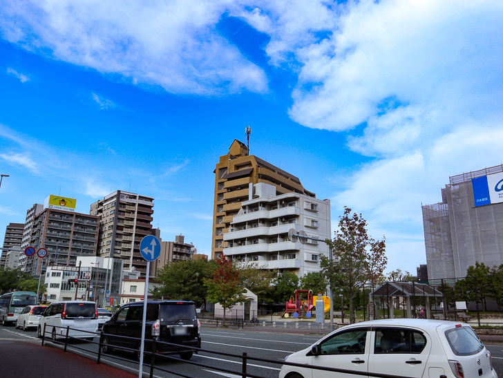 青空とマンション