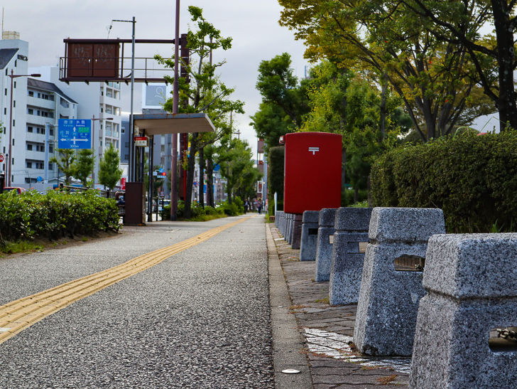 荒江公団住宅前の歩道
