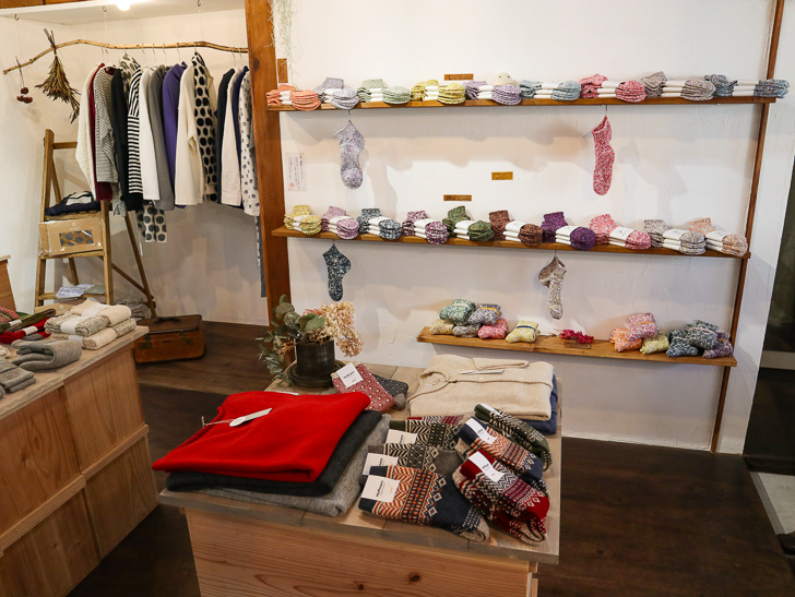 靴下専門店では珍しい、「試し履き」が可能