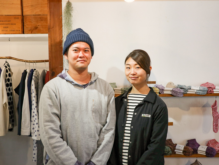 店主の綾部夫妻（左：綾部 舜さん、右：綾部 光里さん）