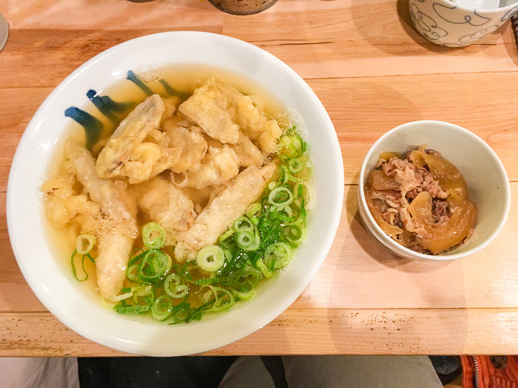 肉ごぼう天うどん（900円）