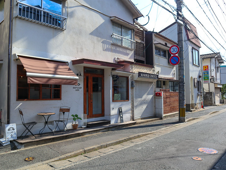 「メインストリート」の左側