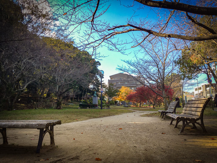 ベンチ（平尾山荘内）