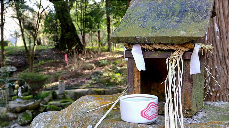 日吉神社：小さい祭壇