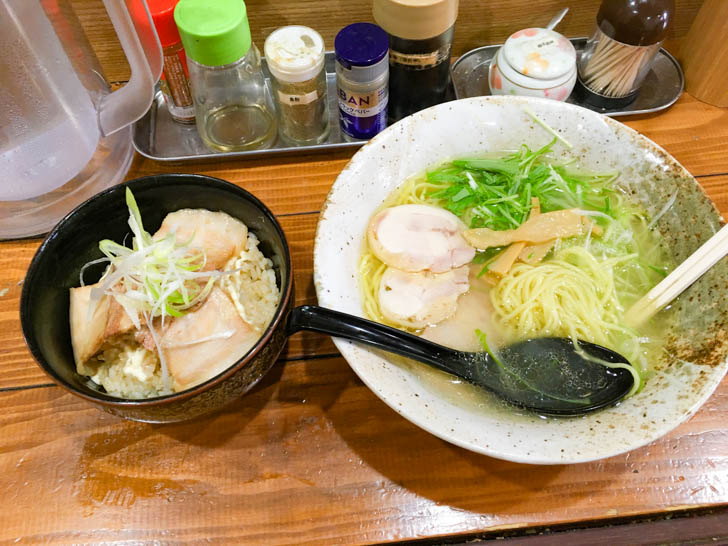 「ミニチャーシュー丼」と「塩ラーメン」