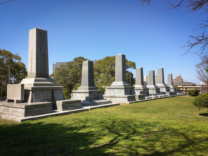 記念碑（後ろ側）