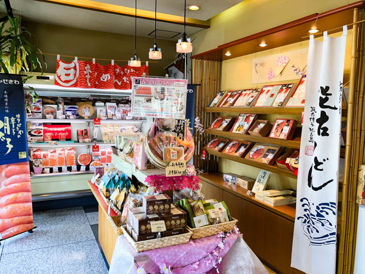 お土産コーナー。明太子が充実している