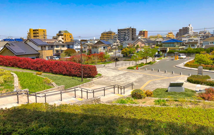 東側入口（パーキングがある方の入り口）