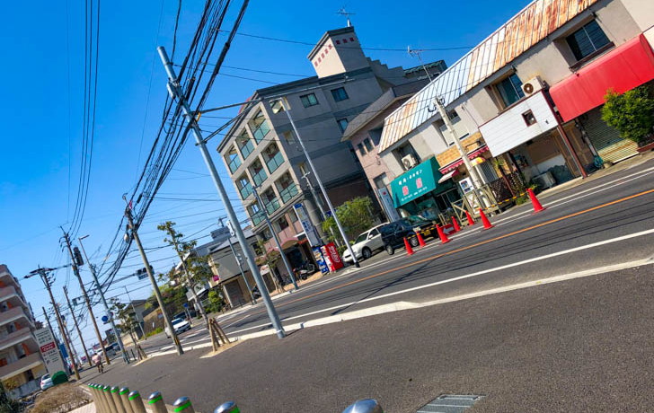 福大通り（湖畔公園正面）