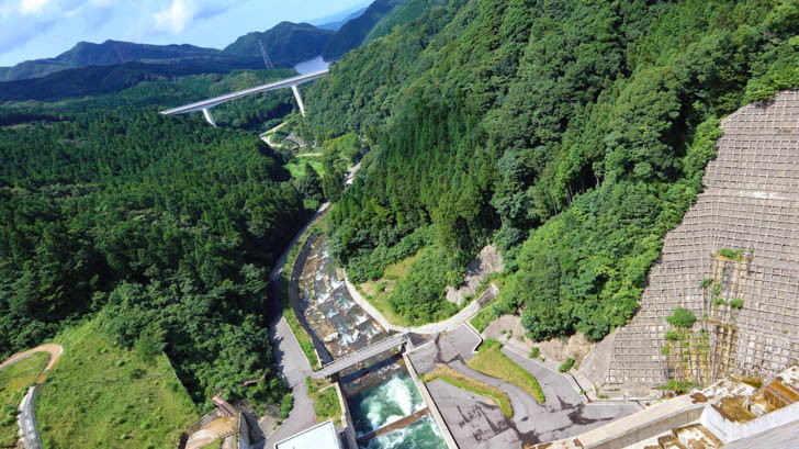 橋中央からの景色