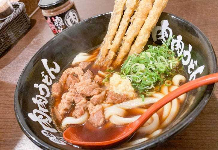 定番の「ごぼう天肉うどん（750円）」