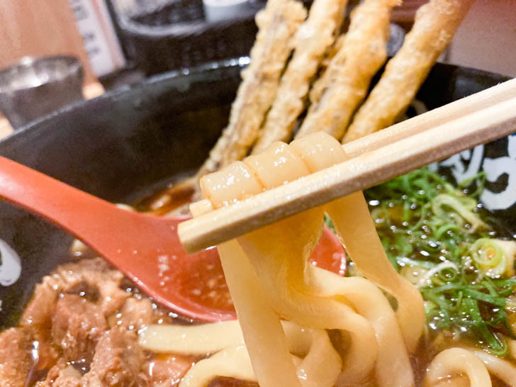 しっかりとコシのある太麺