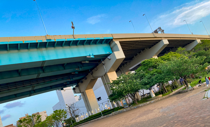 高架線もくぐれる