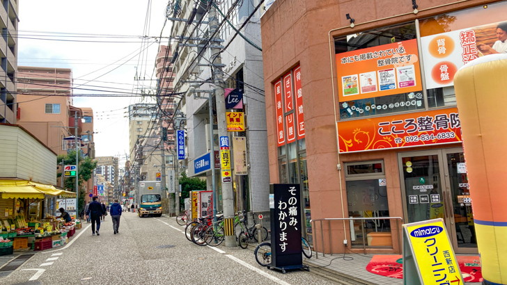 これが「なかにし商店街」。右手奥に今回伺った「シブ・シャンカル」が見える