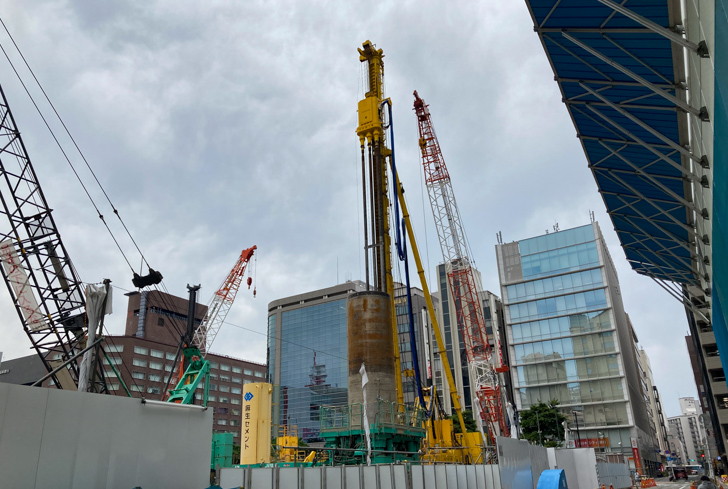 解体中の建造物