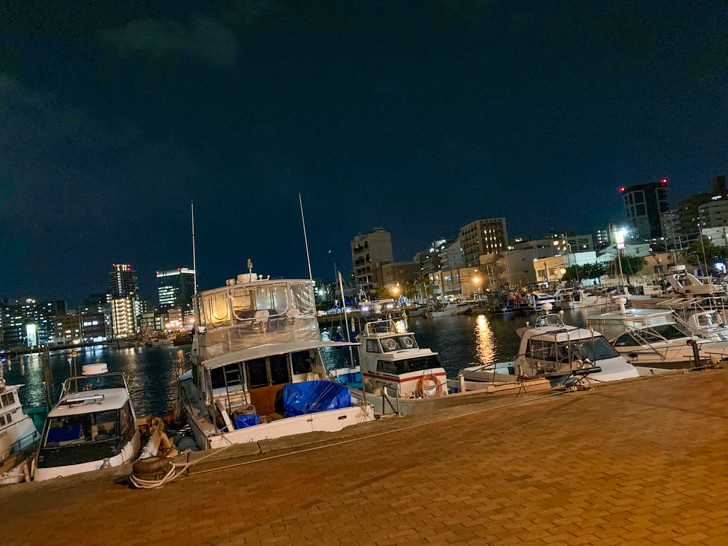 船と夜景を楽しめる