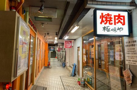 【西新4丁目】西新中央商店街の「路地裏」を深夜に散歩【ハトヤ新道商店街】