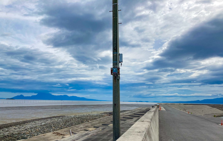 見えるのは「防波堤」「海（干潟）」「青空」「田んぼ」くらい